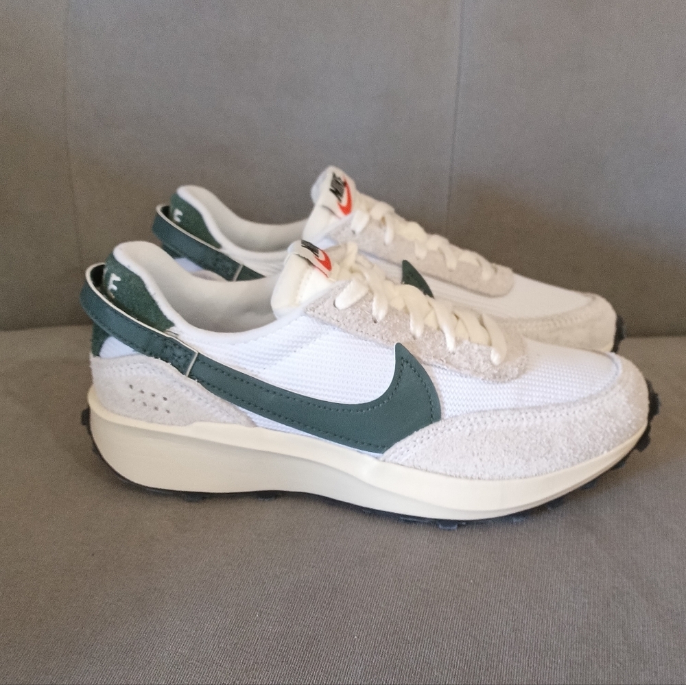 Nike Waffle Debut Vintage Shoe Athletic Sneaker Coconut White & Green Women Sz 6